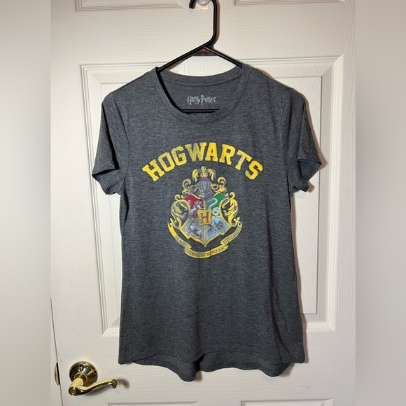 Harry Potter Shirt Women Small Gray The House Crest Graphics Short Sleeve Size M - Picture 1 of 6